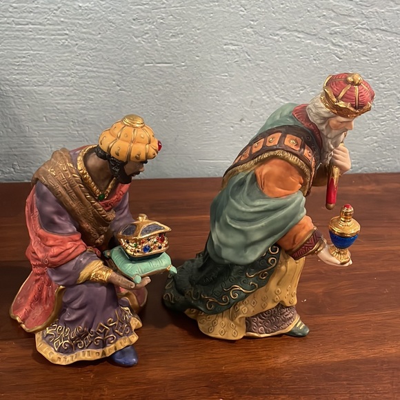 Kirkland Signature Nativity
Replacement Figurine the two Wiseman - Picture 5 of 7